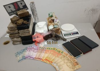 NO SERTÃO: Polícia Militar prende dois suspeitos com 13 quilos de drogas e arma