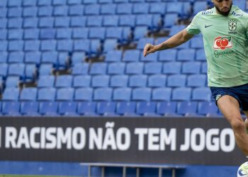 Em jogo marcado por manifestações antirracistas, Brasil enfrenta Guiné