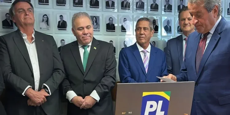 Ao lado de Bolsonaro, Marcelo Queiroga se filia ao PL e é lançado candidato à Prefeitura de João Pessoa