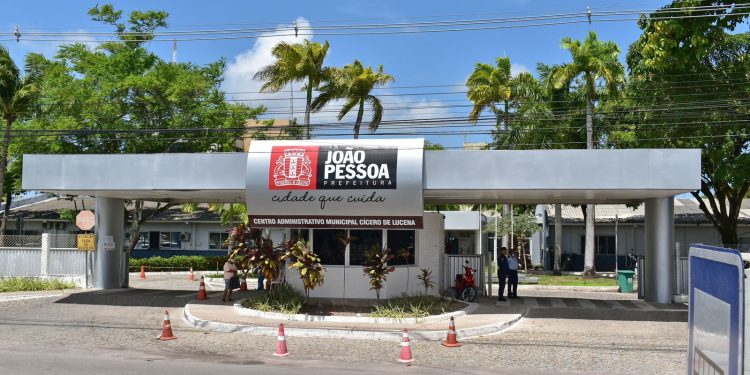 Prefeitura de João Pessoa move ação contra invasores de área ambientalmente protegida, na Praia do Sol