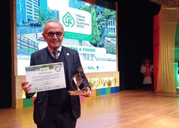 Em São Paulo, Cícero Lucena recebe prêmio por Programa Pão e Leite