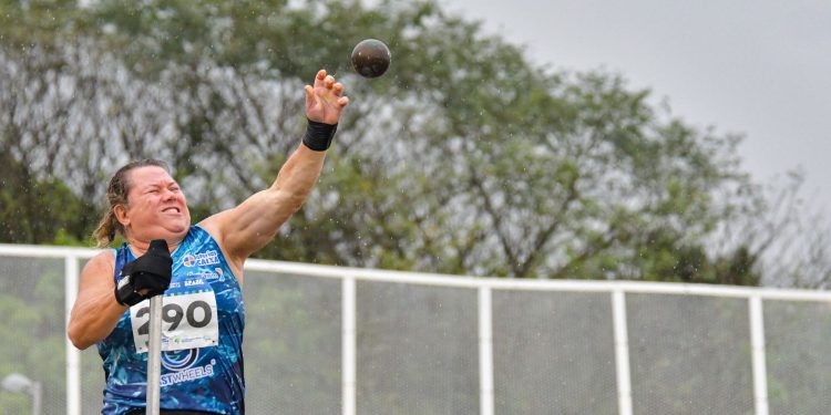 Arremesso de peso: Beth Gomes bate recorde mundial pela 2ª vez no ano