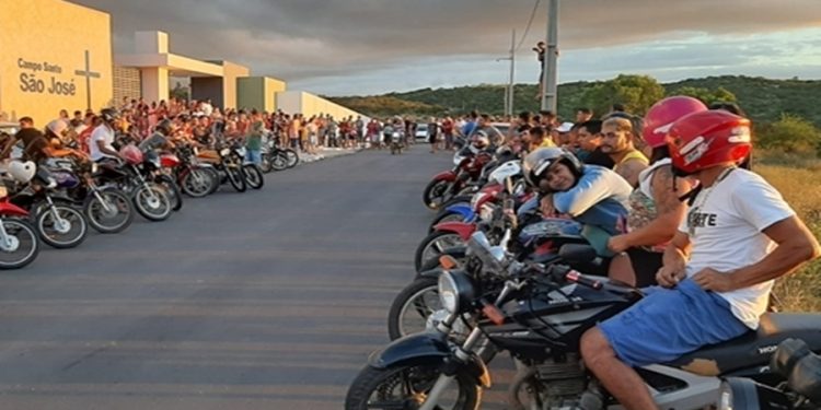 Em Picuí-PB corpos de mãe filho assassinados na última quinta-feira (22), são sepultados sob forte comoção