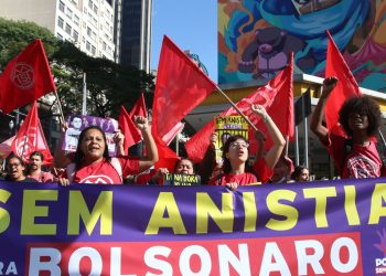 Movimentos sociais fazem atos para lembrar julgamento de Bolsonaro