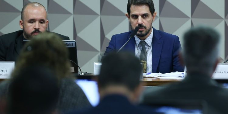 Atos de 12 e 24 de dezembro estão conectados, diz delegado à CPMI