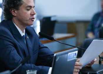 Relatório sobre indicação de Zanin ao STF é lido no Senado 