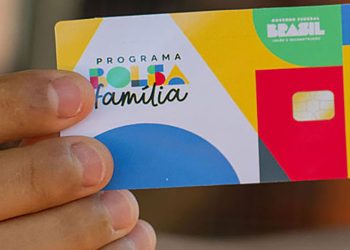 Bolsa Família paga valor extra e benefício é o maior da história