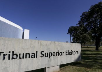 TSE retoma julgamento que pode levar à inelegibilidade de Bolsonaro