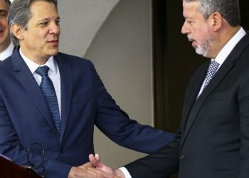 Lira quer votar arcabouço, Carf e reforma tributária a partir de julho