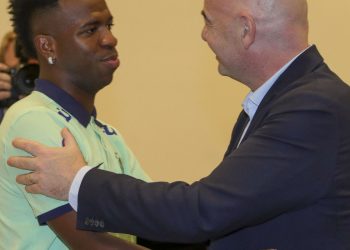 Vini Jr. comandará novo comitê antirracismo da Fifa, afirma Infantino