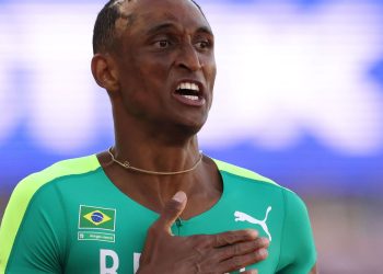 Alison dos Santos volta às pistas com terceiro lugar na Polônia