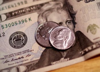 Dólar cai para R$ 4,78 e aproxima-se da mínima do ano