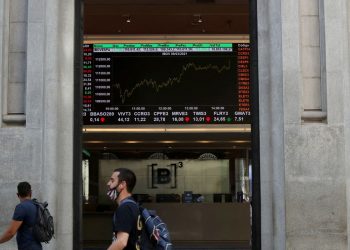 Bolsa volta aos 120 mil pontos e atinge maior nível em um mês