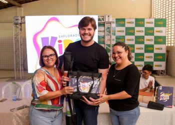 Bruno inicia a entrega de mil kits de robótica a escolas da Rede Municipal