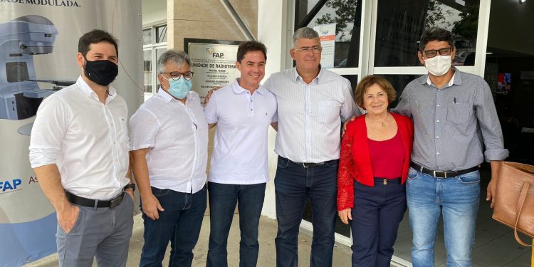 Emendas de Veneziano e Nilda Gondim possibilitam aquisição de microscópio cirúrgico de alta tecnologia para a FAP