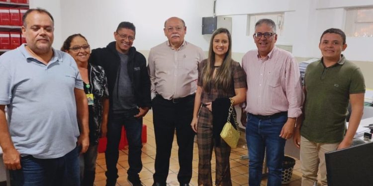 Campina Grande faz adesão ao Programa de Gestão de Custos do SUS e vai implantar Núcleo de Economia da Saúde Campina Grande faz adesão ao Programa de Gestão de Custos do SUS e vai implantar Núcleo de Economia da Saúde