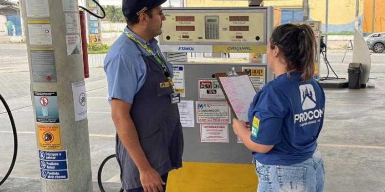 Preço do litro da gasolina apresenta variação de 4% entre postos