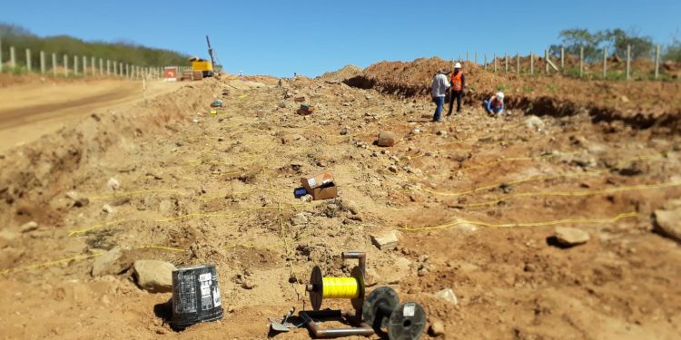 Serviços de Detonação: Rodovia PB 148 estrada que liga Livramento a divisa do Pernambuco seguem em ritmo acelerado