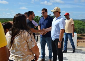 O Prefeito Éden Duarte, e o Presidente da Associação, Anildo Anízio assinaram Termo de Cessão de Uso, de parte da área da Escola de Campo “José Bonifácio Barbosa de Andrade”, para cultivo.