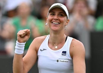 Bia Haddad vai às oitavas na simples e avança nas duplas de Wimbledon