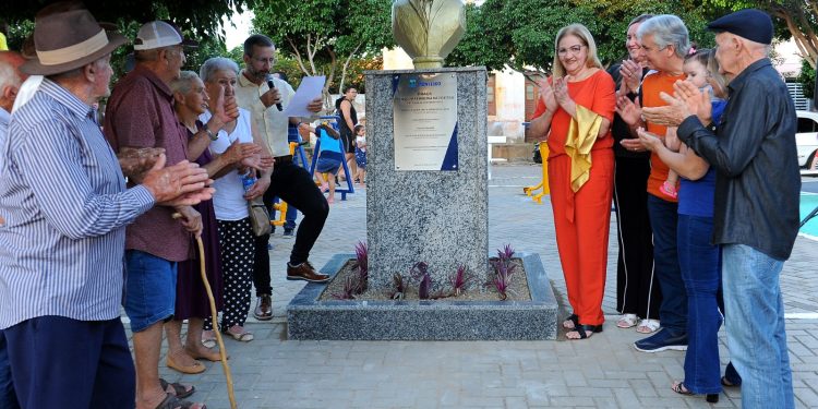 Prefeitura de Monteiro realiza cerimônia de disposição da placa em busto na Praça Joaquim Ferreira de Freitas