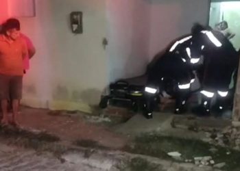 Em Picuí-PB homem surta e com pedaço de madeira e faca em punho deixa três pessoas feridas