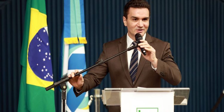 Celso Sabino aceita convite de Lula para o Ministério do Turismo