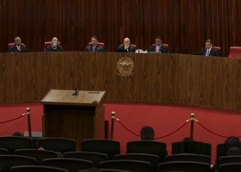 Por 5 votos a 2, TSE torna Bolsonaro inelegível por oito anos