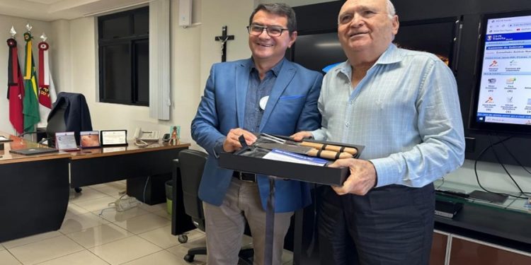 Prefeito de Picuí visita presidente do Tribunal de Contas do Estado