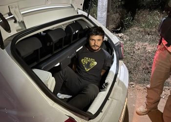 Polícia Militar cumpre mandado de prisão do acusado de desferir mais dez golpes de faca em sua companheira em Pedra Lavrada-PB