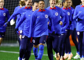 Duelo contra EUA será exemplo de futebol moderno, diz técnico holandês