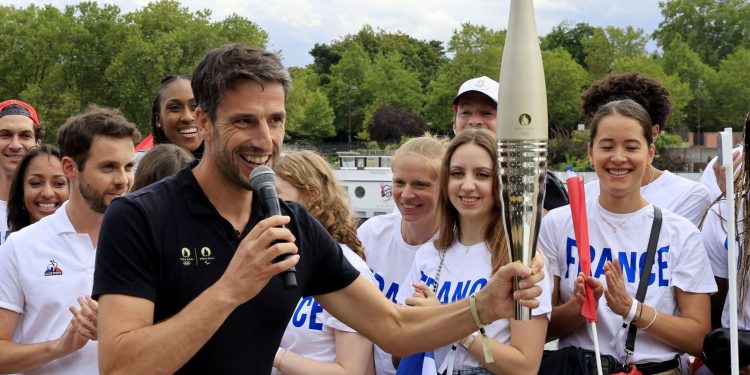 Igualdade, água e paz inspiram design de tocha olímpica de Paris 2024