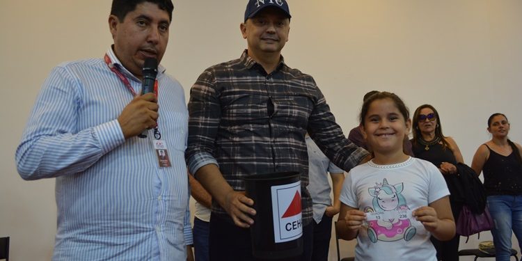 Prefeito Éden e CEHAP fizeram o sorteio de lotes, a entrega de escrituras públicas, e regularização fundiária para famílias vulneráveis