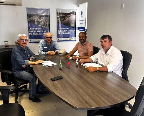 Vereadores Fontinele e Dida Alves  participaram  de reunião para discutir Projeto de interligação das bacias do Açude de Poções em Monteiro e o Açude José Fárias Braga em Sumé