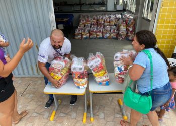 Prefeito Éden distribui cestas básicas às famílias sumeenses