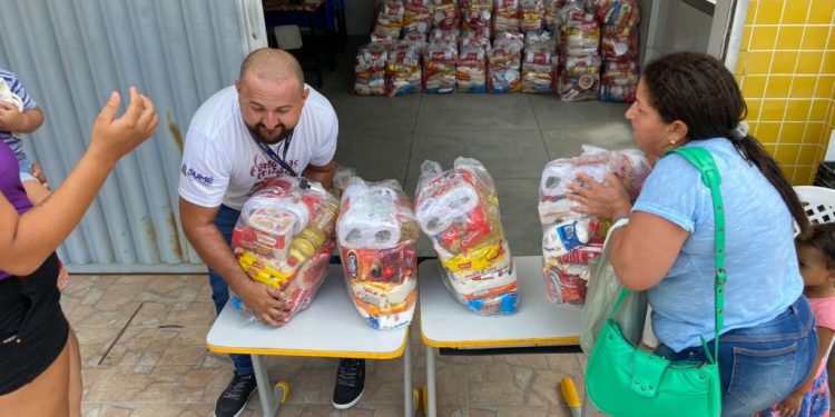 Prefeito Éden distribui cestas básicas às famílias sumeenses