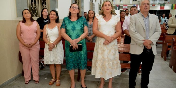 Agradecimento e Reflexão: Prefeita Ana Paula e Vice-prefeito Cajó Menezes celebram culto de Ação de Graças