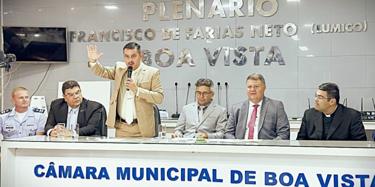 Fernando Aires toma posse como prefeito de Boa Vista e anuncia 09 secretários