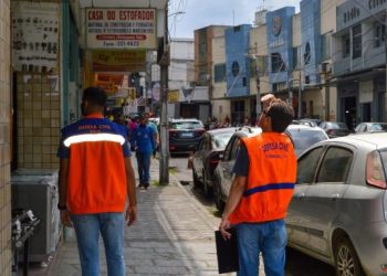 Defesa Civil realiza fiscalização em estruturas de placas comerciais para prevenção de acidentes em Campina Grande