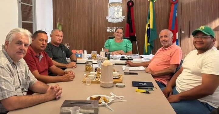 Prefeita Ana Paula recebe equipe da Secretaria de Esportes para avaliar calendário anual de atividades