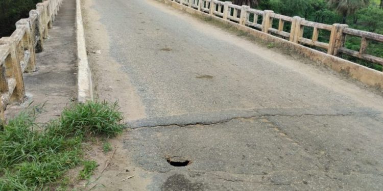 Solicitação ao DER: Prefeita Ana Paula e caminha pedido de melhorias para o acesso ao Aeródromo de Monteiro