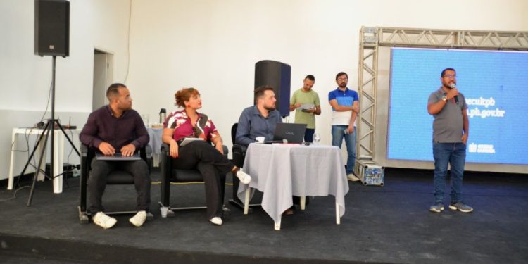 Monteiro sedia encontro regional com Secretários Municipais do Cariri e SECULT-PB