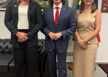 Prefeita Ana Paula encaminha pleitos e reafirma parceria com o Senador Veneziano em Brasília