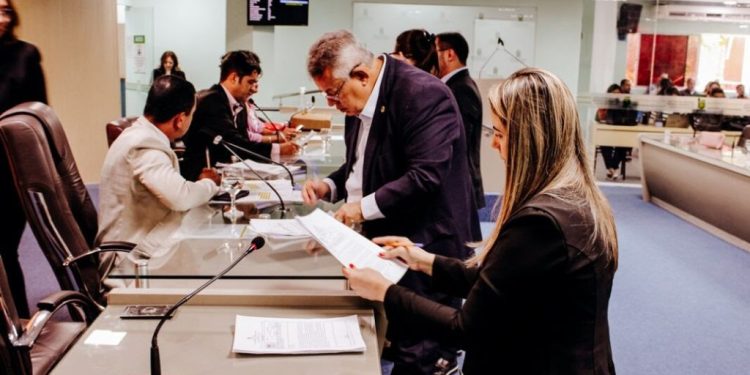 Vereadores aprovam requerimentos de Sessões Especiais e Audiências Públicas com temas importantes para o município Vereadores aprovam requerimentos de Sessões Especiais e Audiências Públicas com temas importantes para o município
