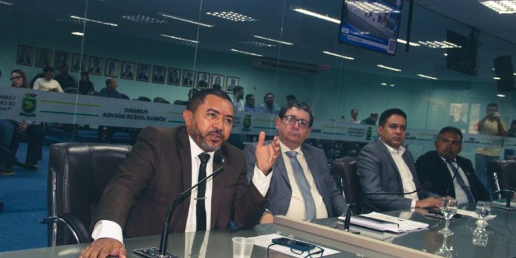 Vereadores destacam atuação do legislativo e debatem poluição do Açude Velho Vereadores destacam atuação do legislativo e debatem poluição do Açude Velho