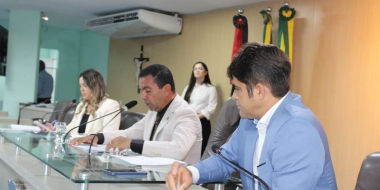 Projeto de autoria do Poder Executivo é aprovado pela Câmara Municipal e garante apoio financeiro a Treze e Campinense