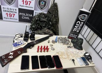 BAYEUX: Polícia Civil apreende drogas e espingarda calibre 12 em casa utilizada por criminosos