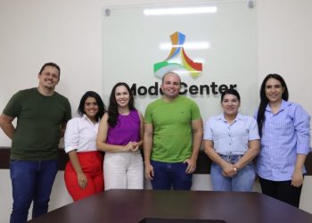 Prefeita Flavinha Sousa se reúne com representantes do Moda Center em busca de parcerias para o ‘Congo Tá na Moda’ e geração de renda para costureiras.