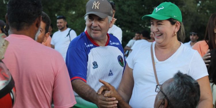 Prefeita Ana Paula e comitiva prestigiam grande final da Copa Zé de Zeca no sítio Aroeiras