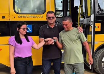 Prefeitura de Sumé recebe novo ônibus escolar do governo federal